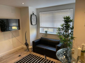 Newly refurbished 2 Bedroom flat with free parking